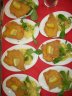 warme Snacks / serviert - Hühnerschnitzel mit Erdäpfelsalat  